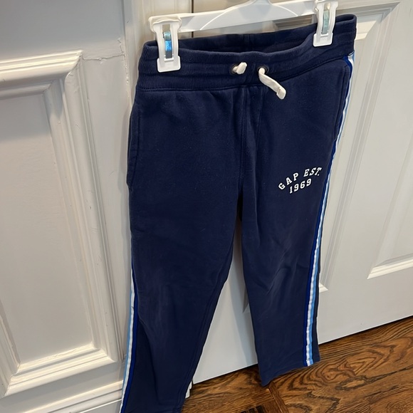 Super cute navy size large gap jogging pants - Picture 3 of 8